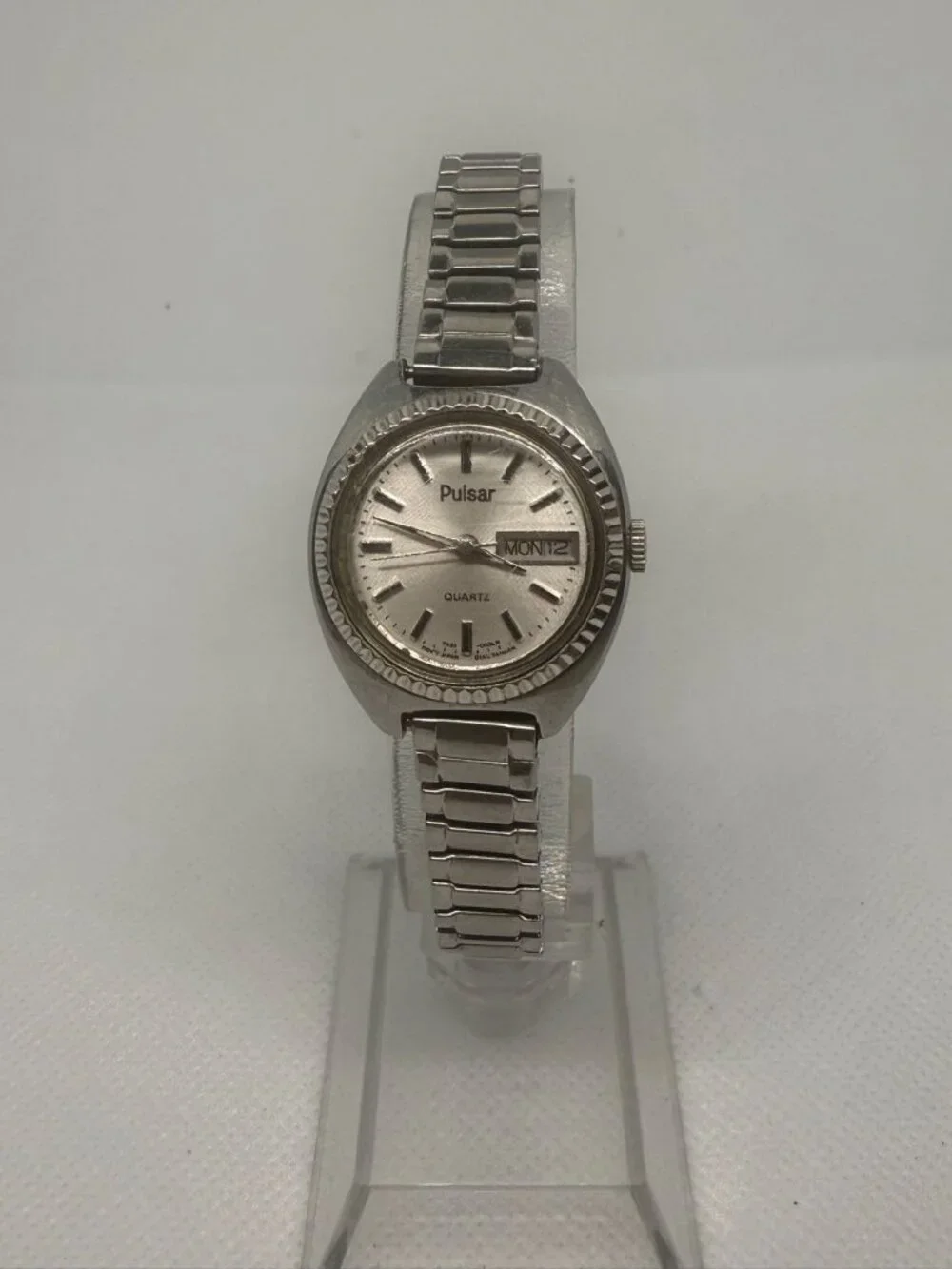 Vintage Pulsar 960029 Women Silver-Tone Fluted Bezel Day-Date Quartz Watch